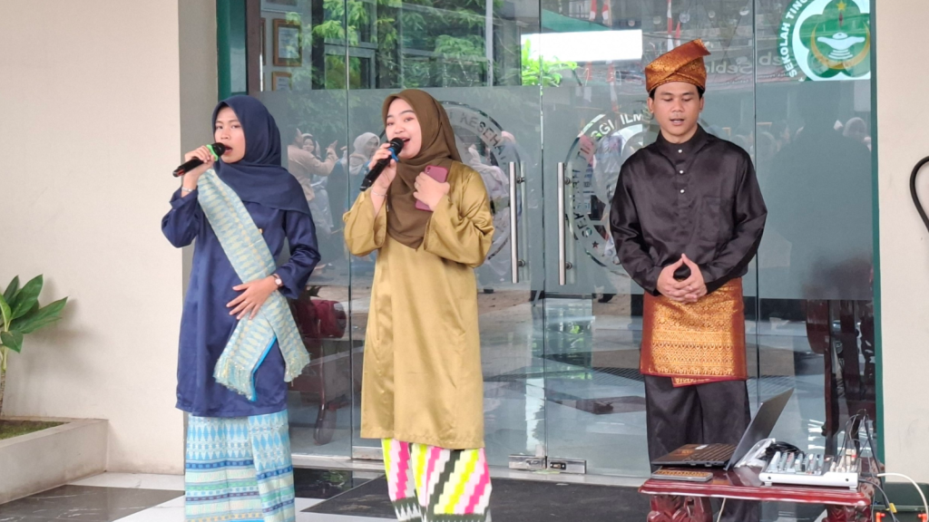 Pimpinan hingga Mahasiswa STIKes YARSI Pontianak Kompak Menari Japin Sambut Hari Jadi Kota Pontianak